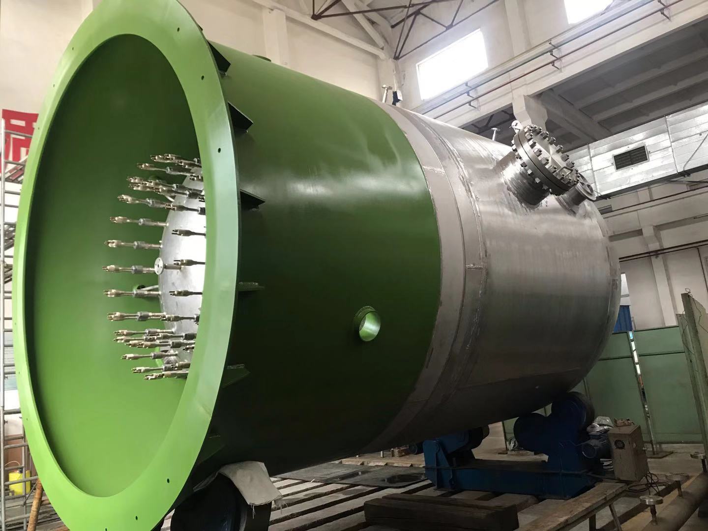 High temperature steam storage tank